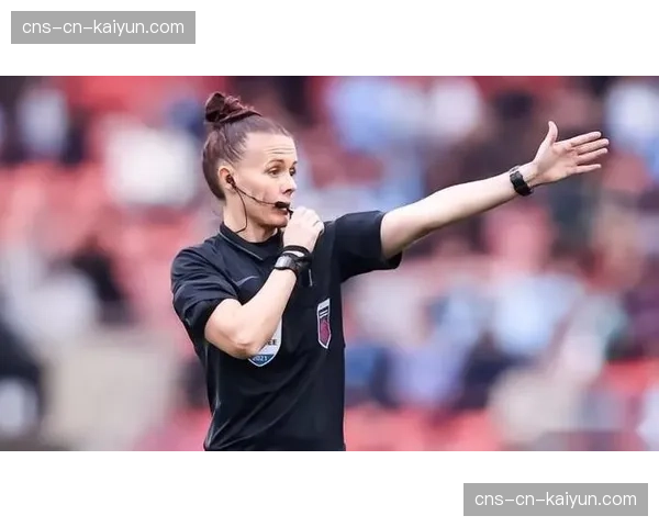 聚焦：一位女性主裁的执法日常，揭秘巡回赛裁判团队的考核与旅行